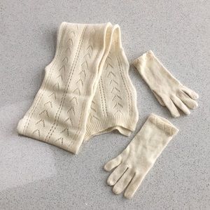 Scarf and glove set